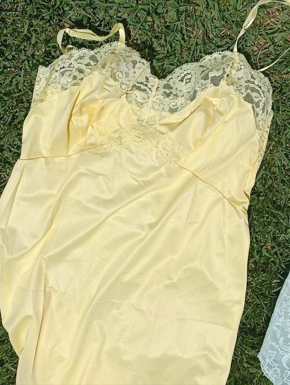 VINTAGE, UNWORN " VAN RAALTE" BUTTER YELLOW ALL NYLON SLIP! SZ 36 - Picture 15 of 15